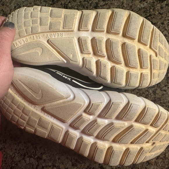 Nike - Picture 4 of 4